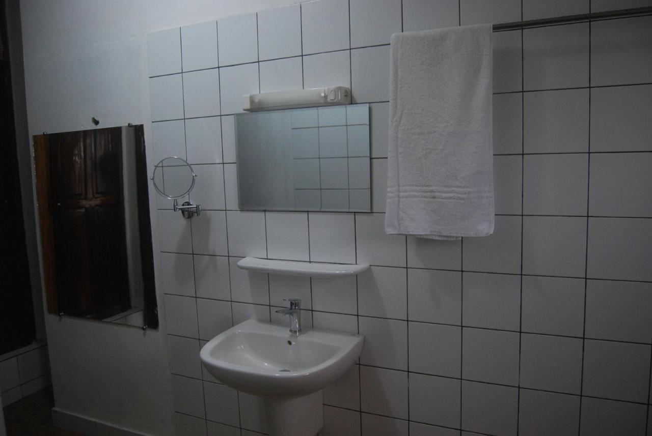 Karls Guesthouse Cotonou Exterior foto