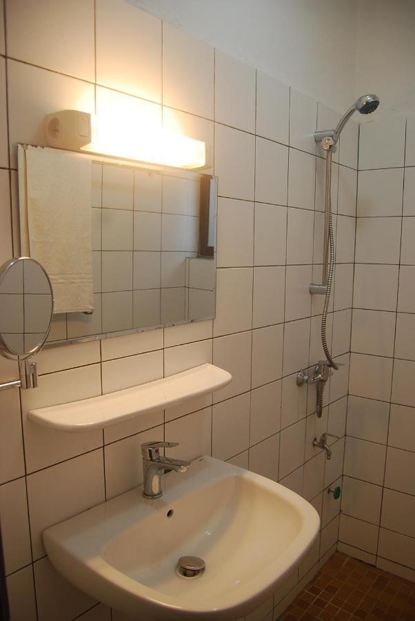 Karls Guesthouse Cotonou Exterior foto