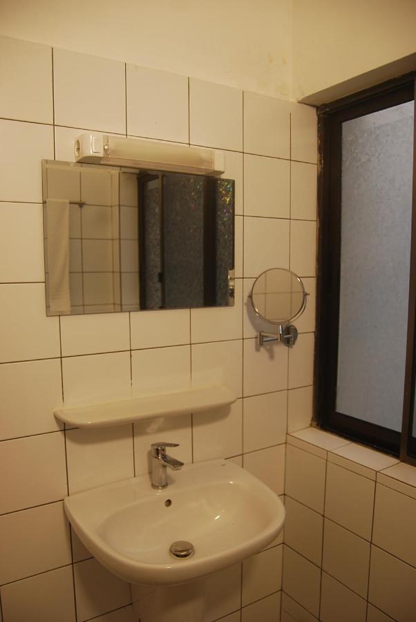 Karls Guesthouse Cotonou Exterior foto