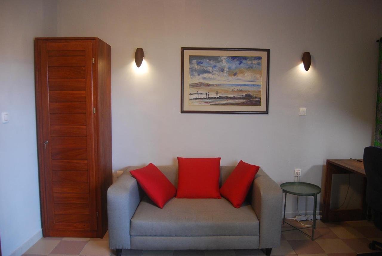 Karls Guesthouse Cotonou Exterior foto