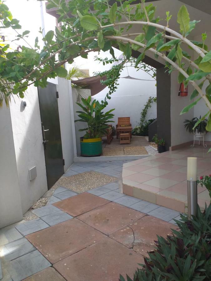 Karls Guesthouse Cotonou Exterior foto