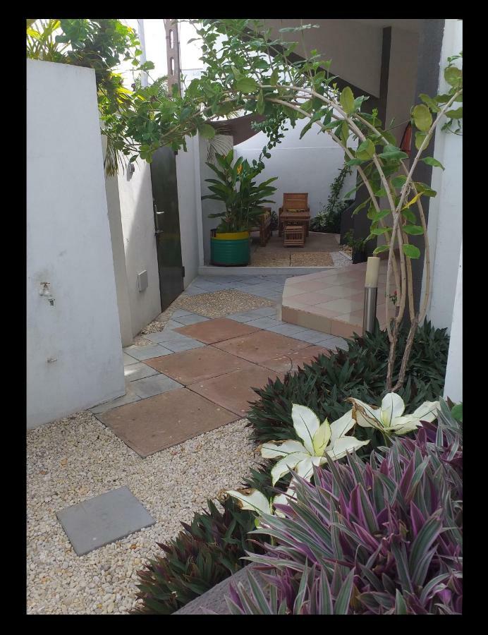 Karls Guesthouse Cotonou Exterior foto